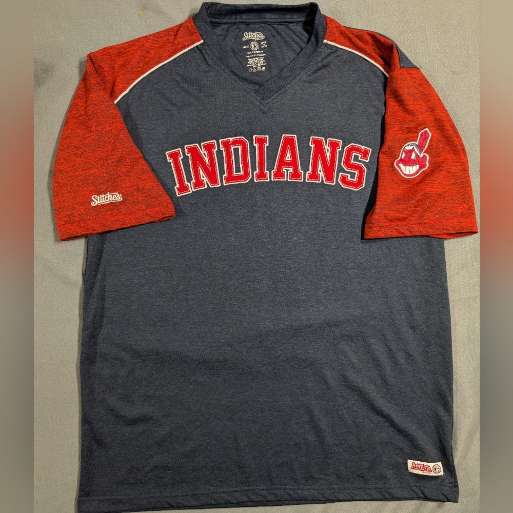 Mens Cleveland Indians TshirtChief Wahoo embroidered blue red collectible Large